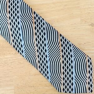 DeSantis Collection Tie with Black and Cream Wavy Stripes